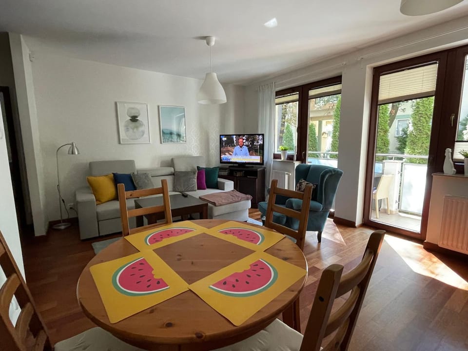 Communal lounge/ TV room, TV and multimedia, Living room, Dining area