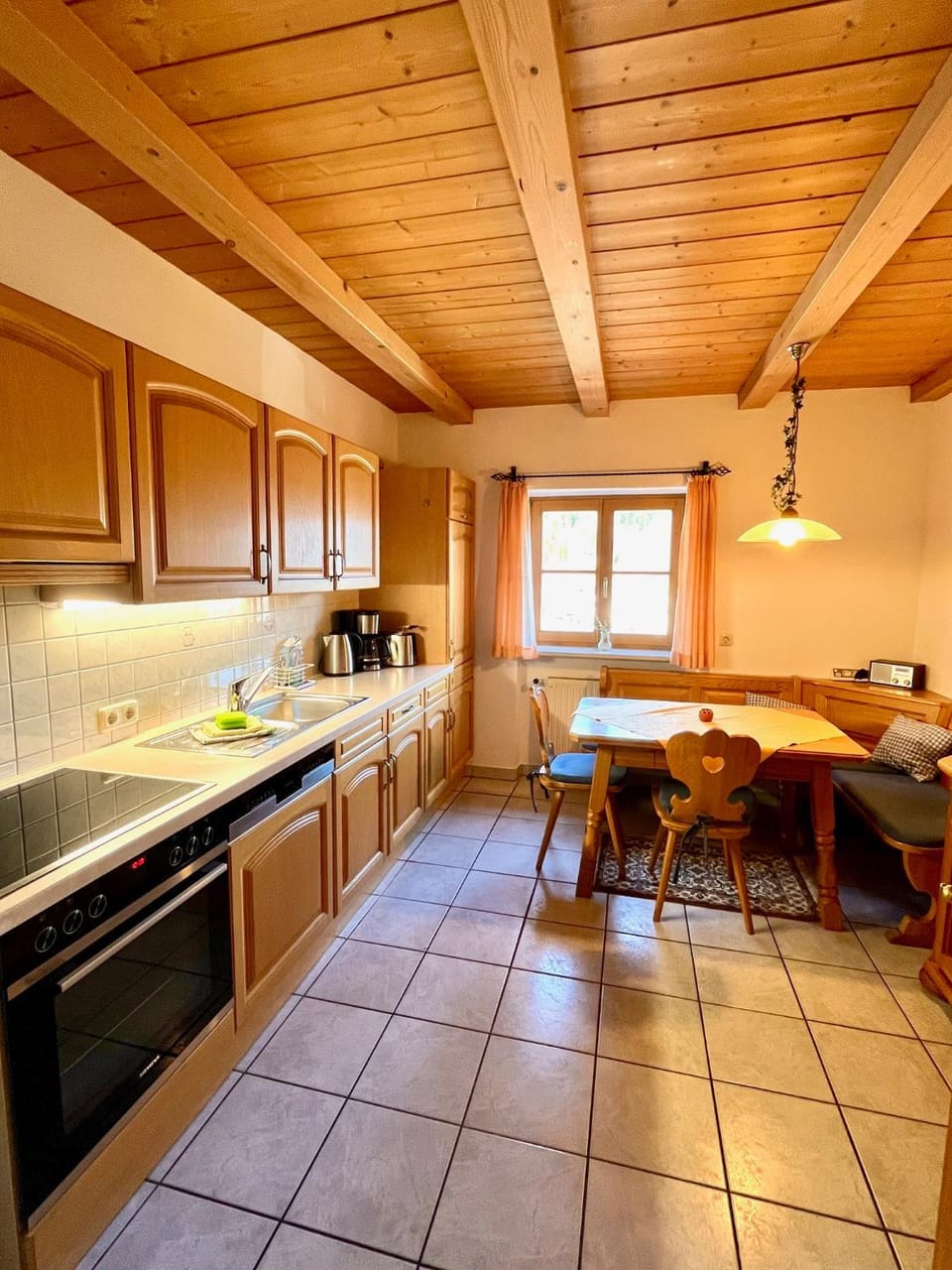 Dining area, dishwasher, oven, pet friendly, stove, toaster, kitchen