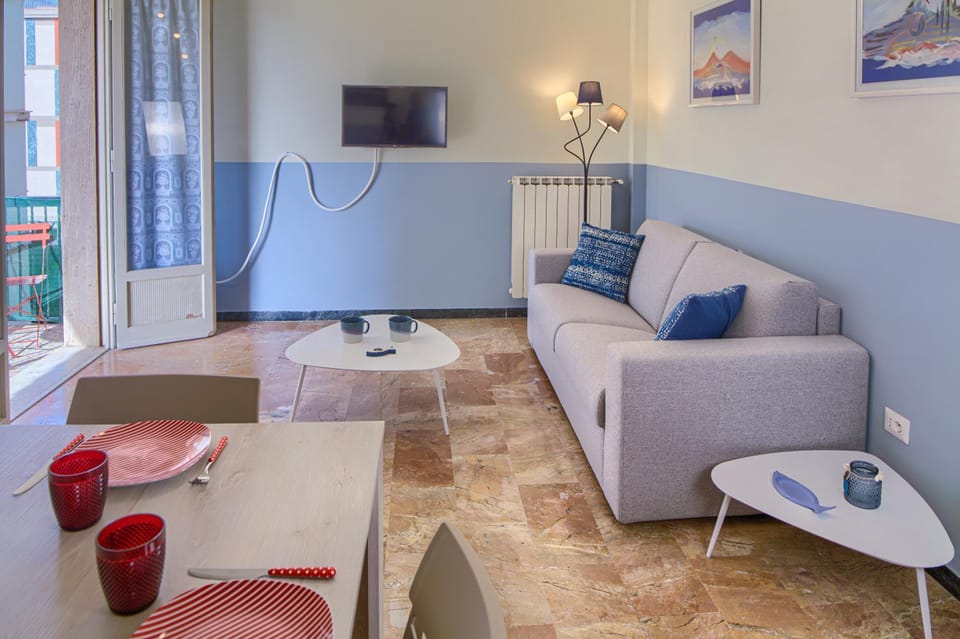 TV and multimedia, Seating area, Dining area