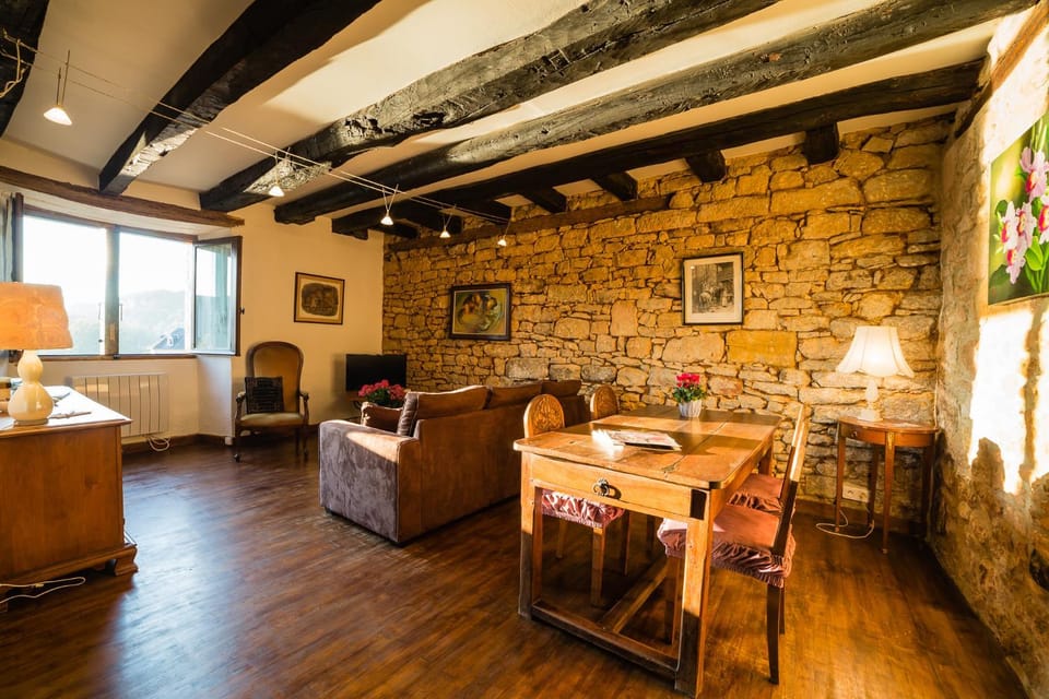 Spring, Day, Living room, Seating area, Dining area, River view, fireplace