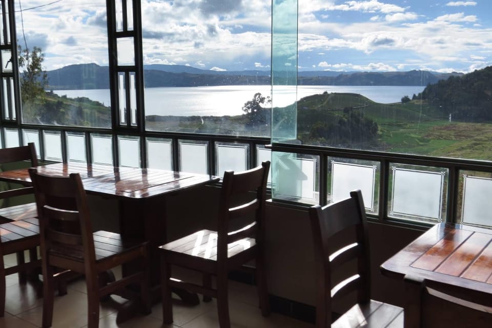 Restaurant/places to eat, Dining area, Lake view