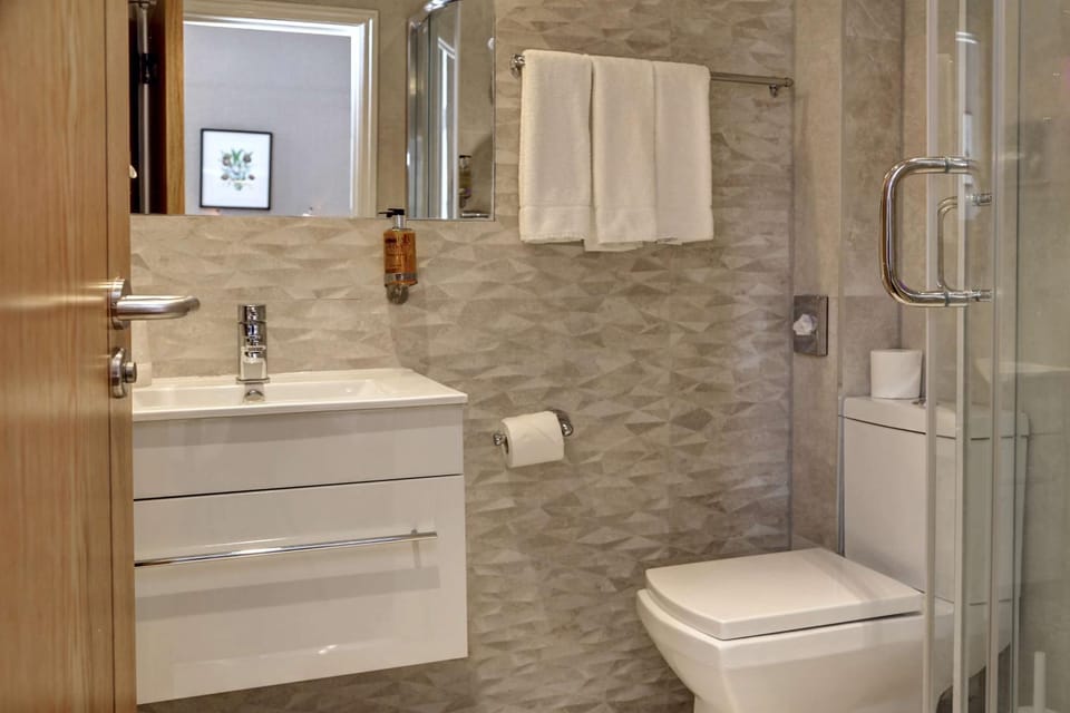 Bathroom, Photo of the whole room, On site