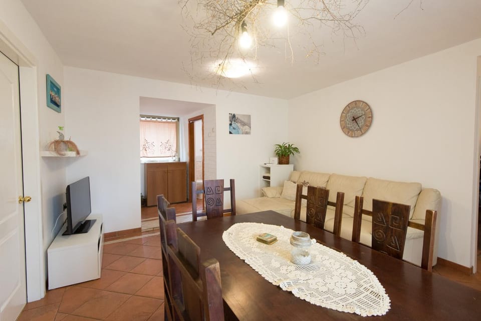 Communal lounge/ TV room, Living room, Dining area
