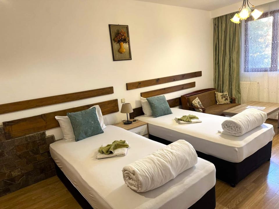 Swimming pool, Breakfast, Dinner, Parking