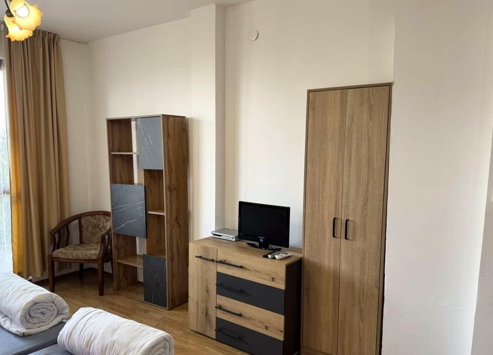 TV and multimedia, Swimming pool, Breakfast, Dinner, Parking