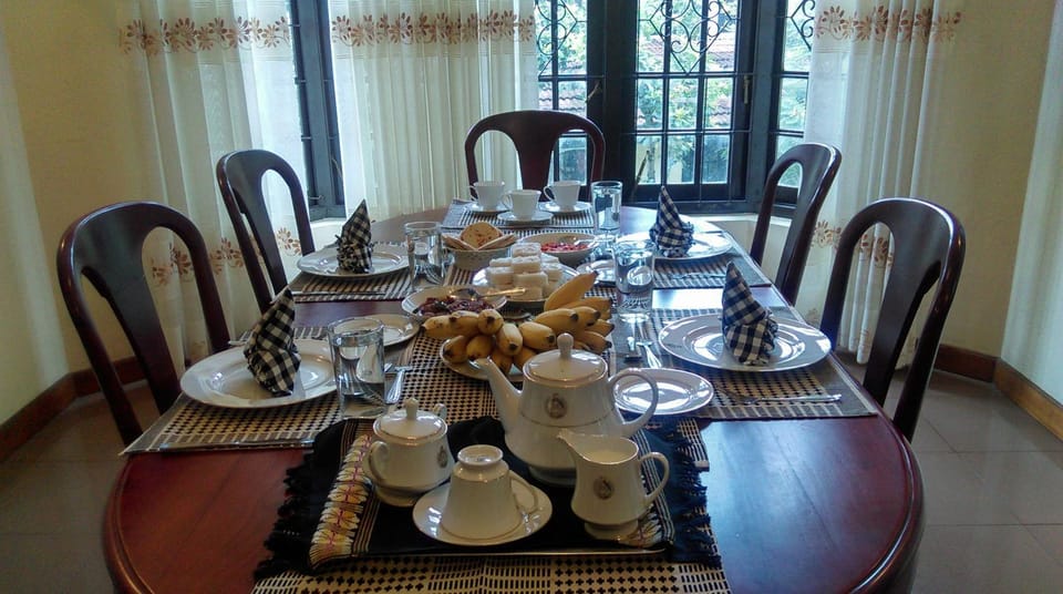 Dining area, Food
