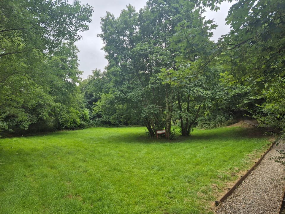Romany Wagon & Cwtch Cabin with your own private 1 acre Cabin in Penbryn