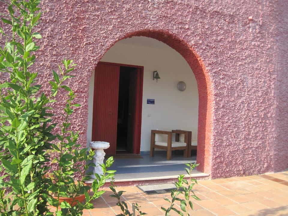 Property building, Facade/entrance, Garden view