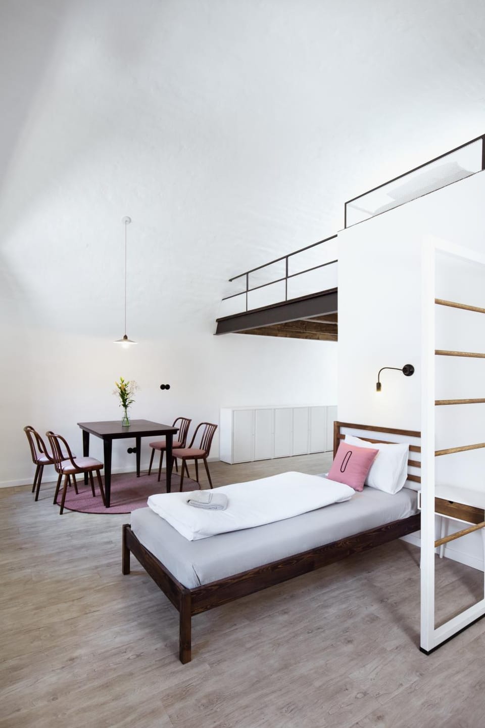 Bed, Seating area