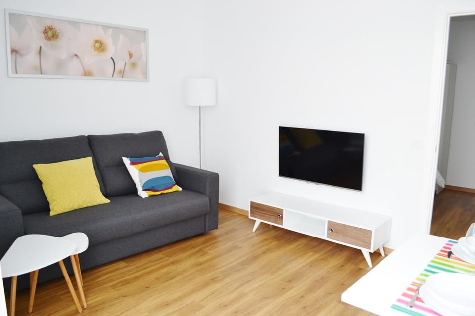 Communal lounge/ TV room, Bed, TV and multimedia, Living room, Lounge or bar
