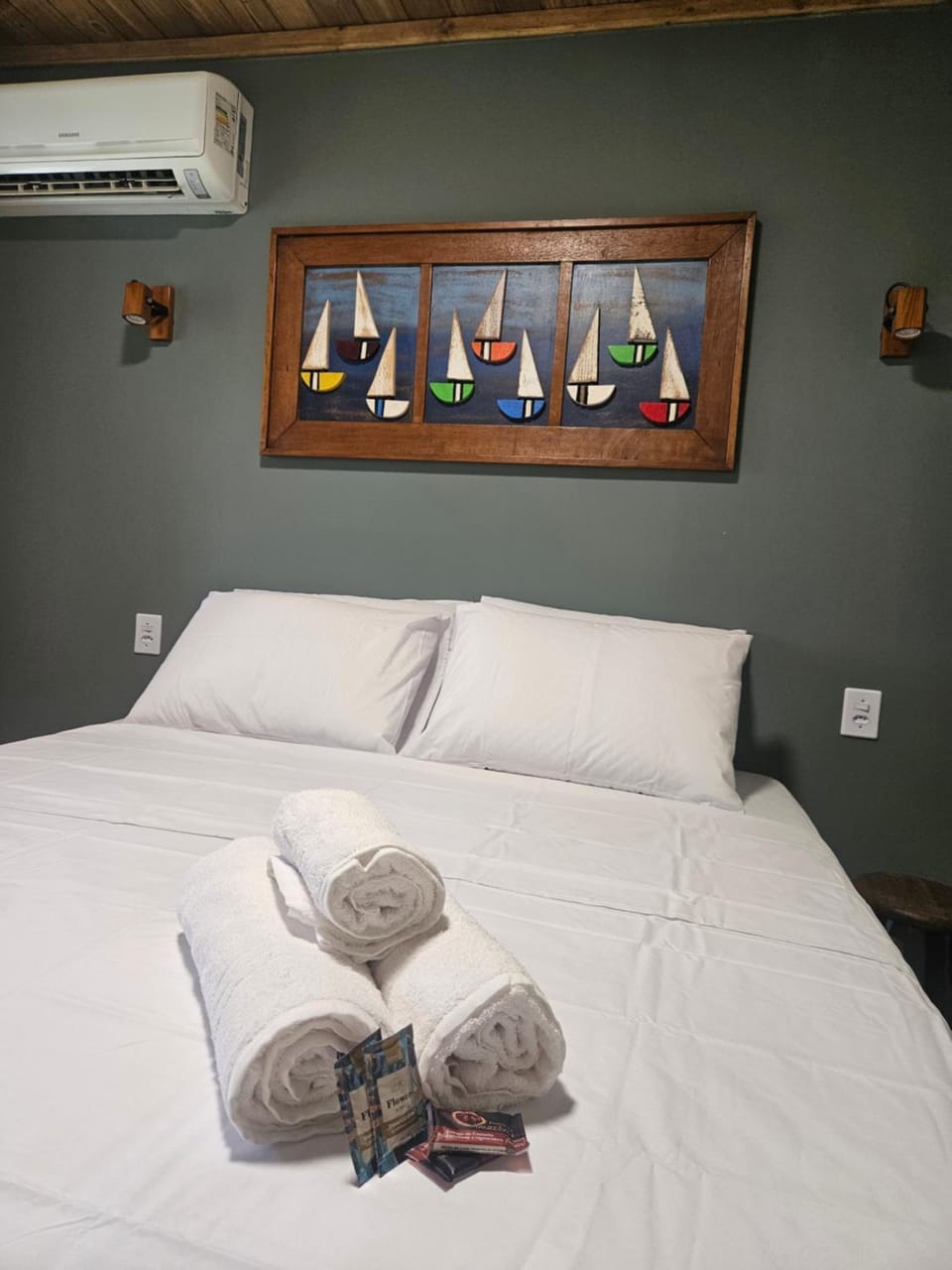 Bedroom, towels, air conditioner