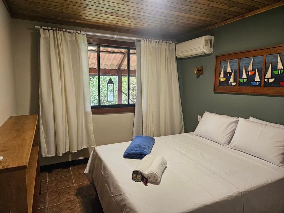 Bed, Bedroom, air conditioner