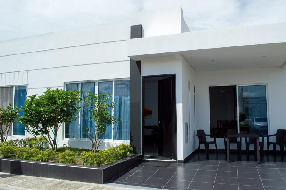 Patio, Facade/entrance, Day