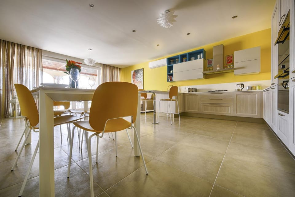 Kitchen or kitchenette, Living room, Dining area