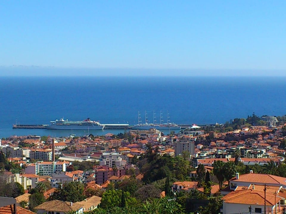 City view, Sea view