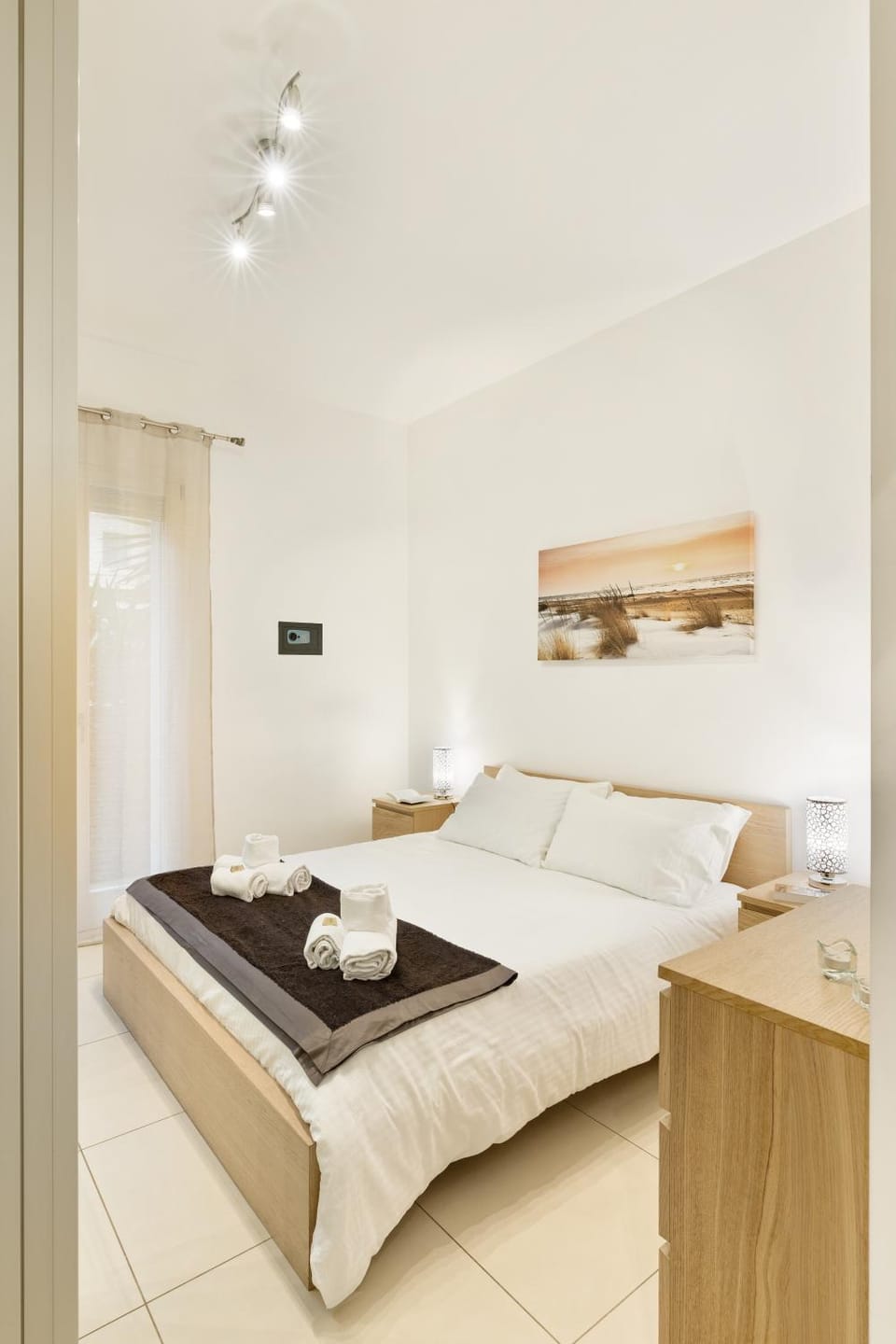 Bed, Bedroom, towels