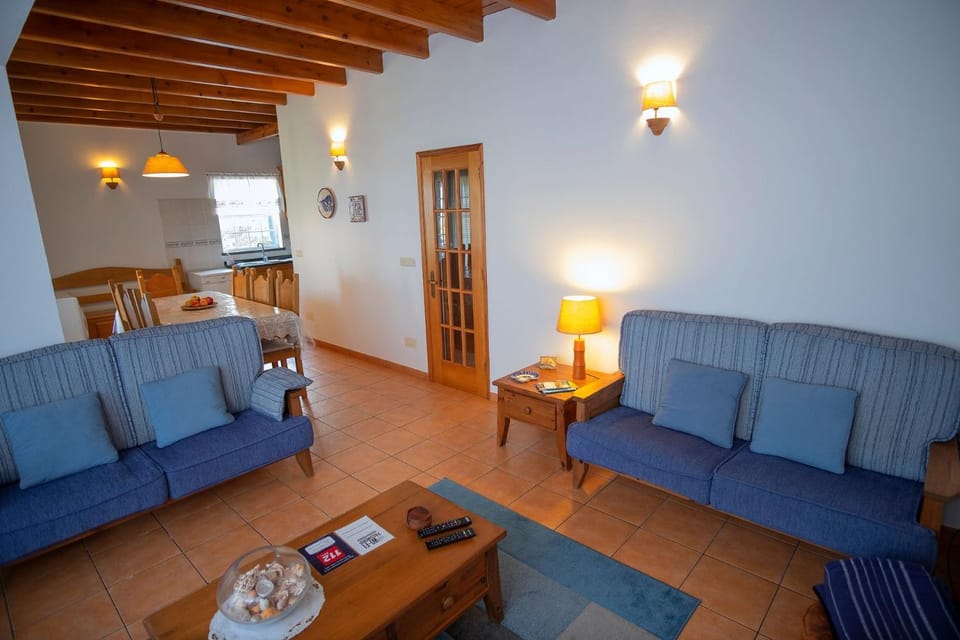 Communal lounge/ TV room, Living room, Dining area
