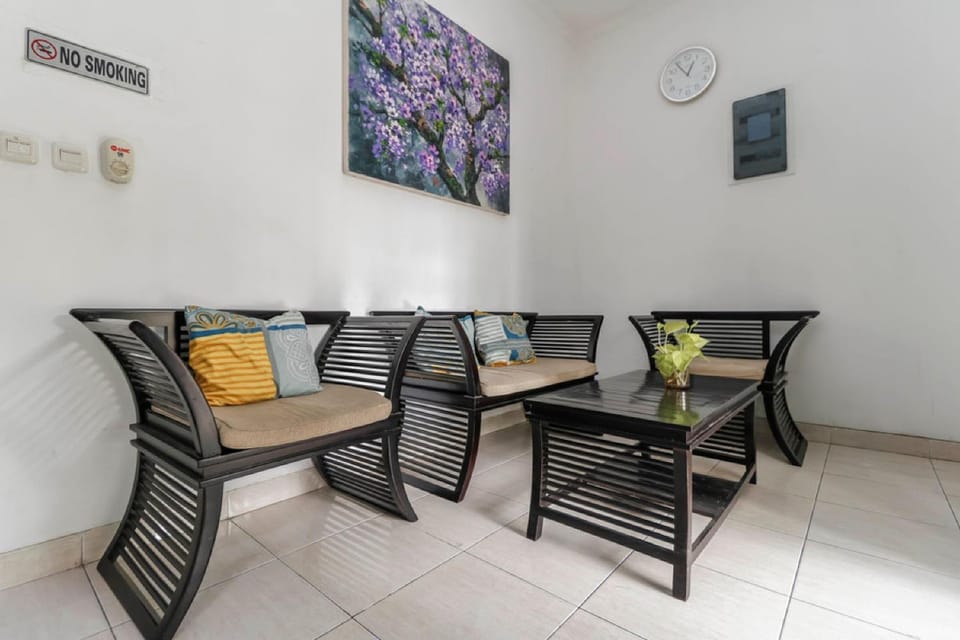 Facade/entrance, Living room, Seating area, Breakfast