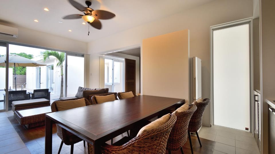Living room, Dining area