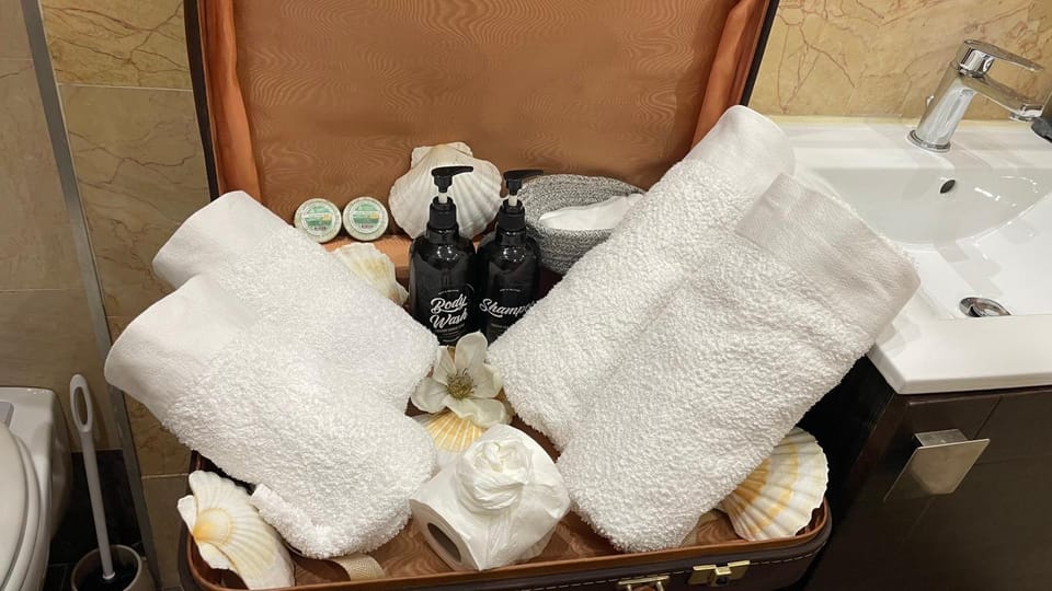 Bathroom, towels