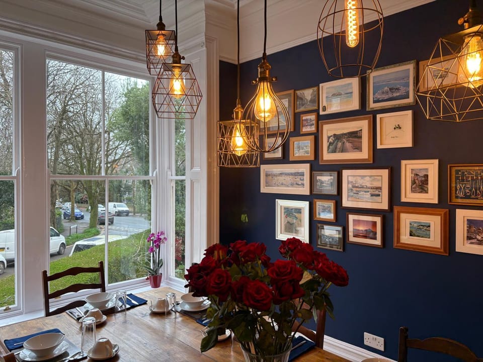 Seating area, Dining area