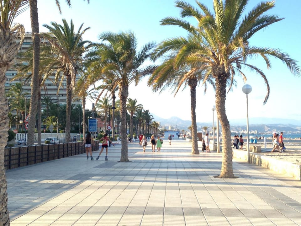 Nearby landmark, Day, People, Natural landscape, Other, Beach, Sea view, group of guests