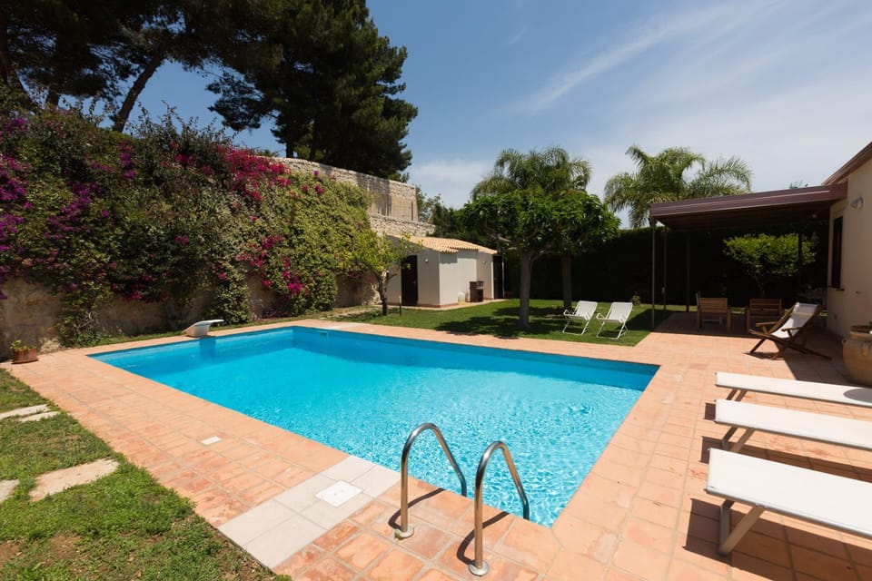 Garden, Garden view, Pool view, Swimming pool, Swimming pool, sunbed