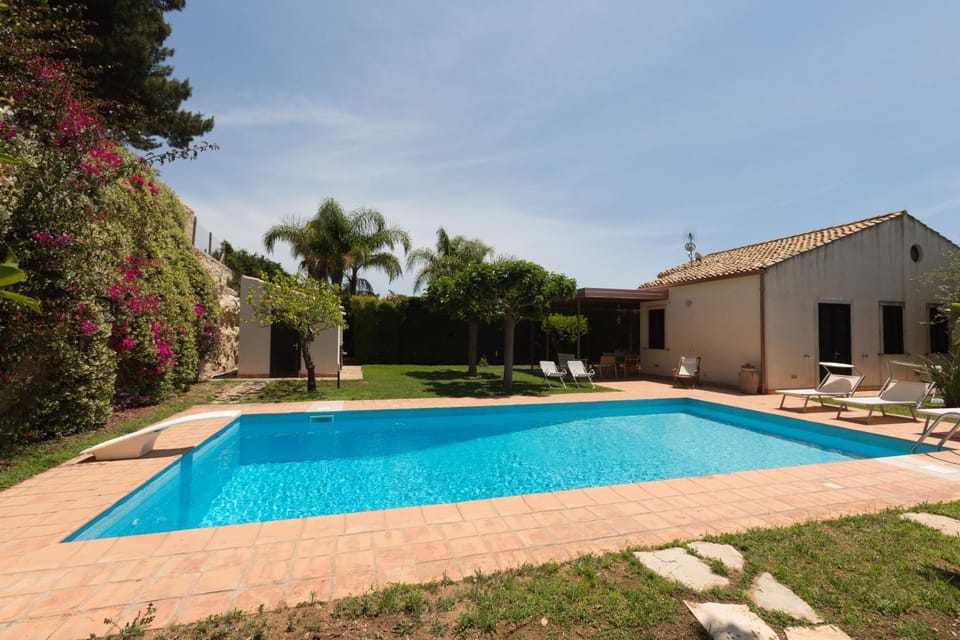 Property building, Garden, Garden view, Pool view, Swimming pool, Swimming pool