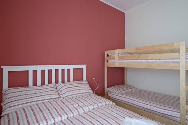 Bed, People, Bedroom, Guests, Guests, children, children, young children, young children, older children, older children, group of guests, bunk bed, Family, Family