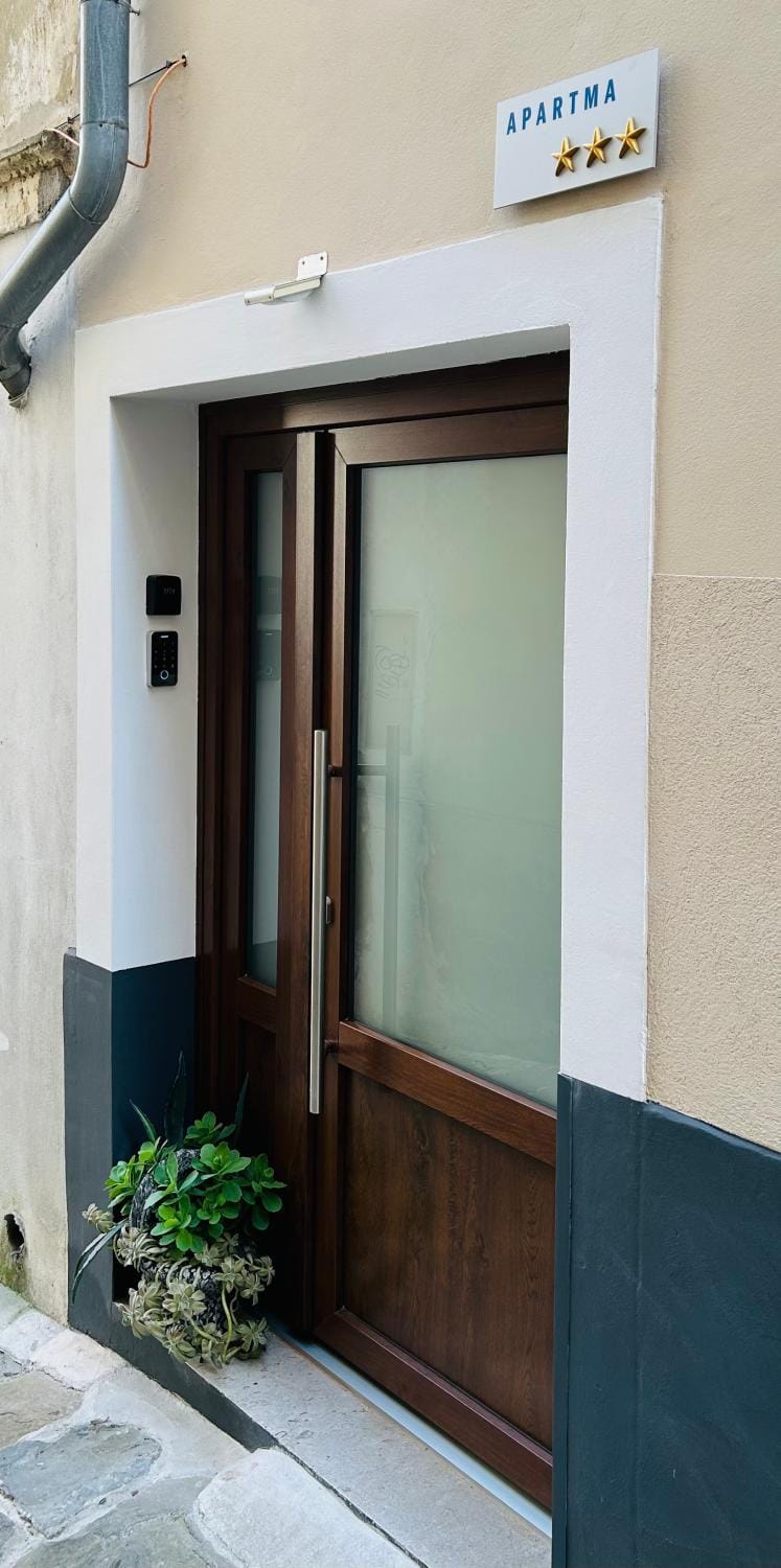 Property building, Facade/entrance, Neighbourhood