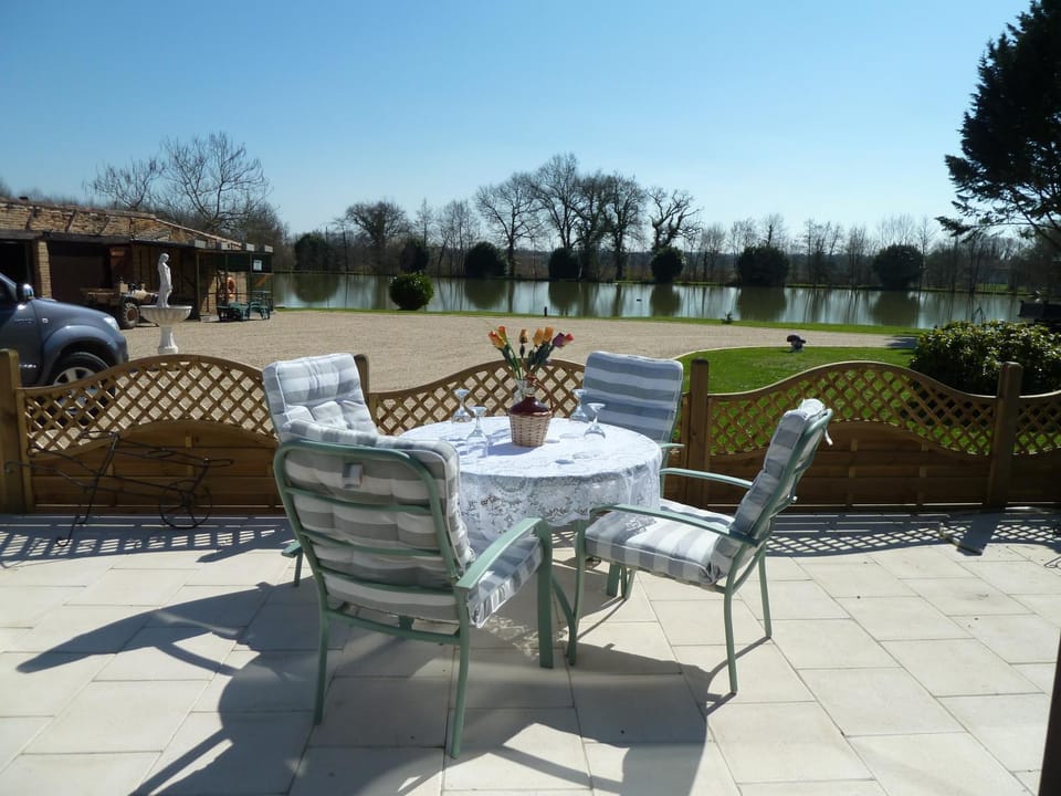 Spring, On site, Garden view, Lake view, Time of day
