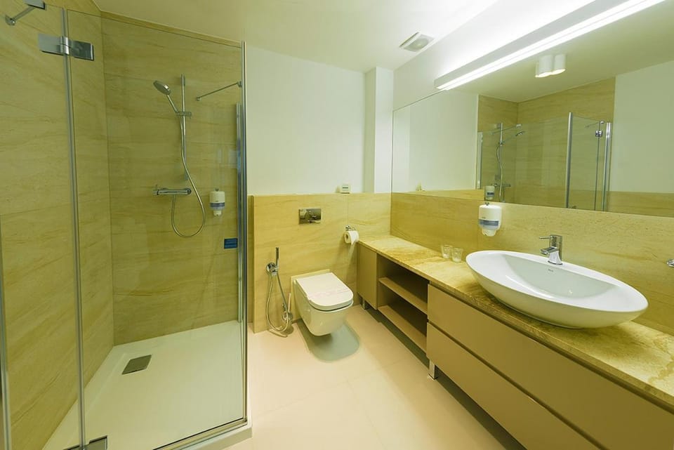 Bathroom, Photo of the whole room