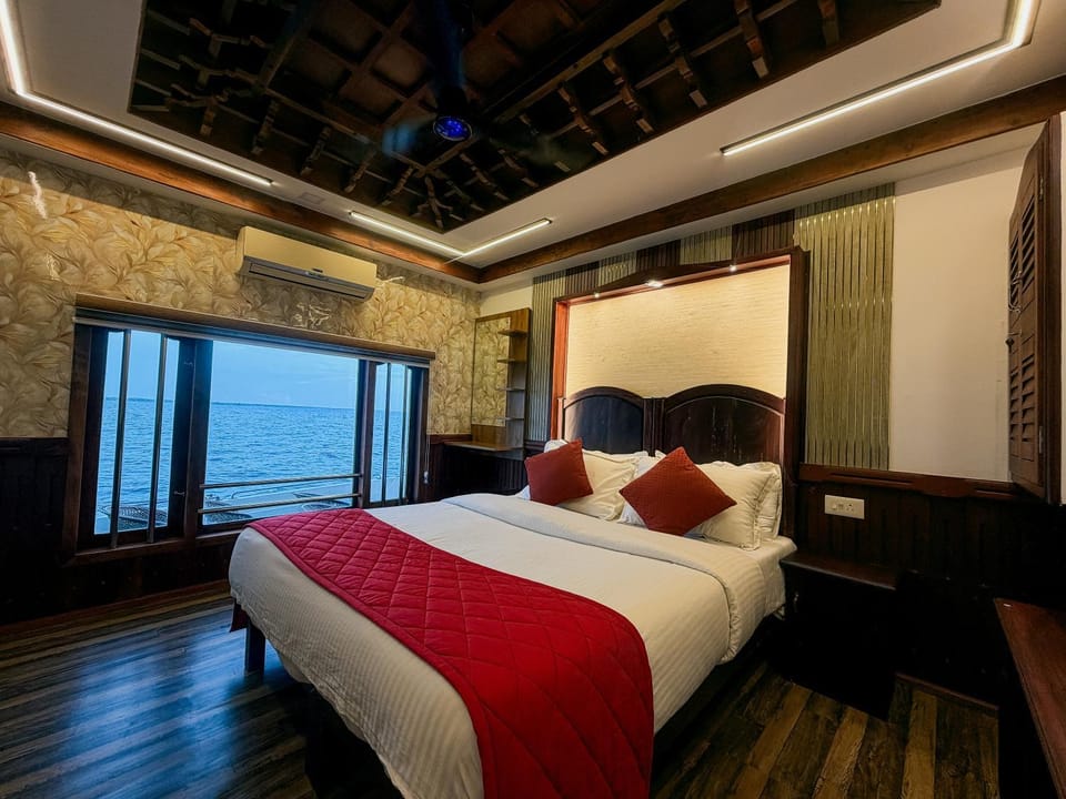 Mango Kerala Houseboats Docked boat in Kumarakom