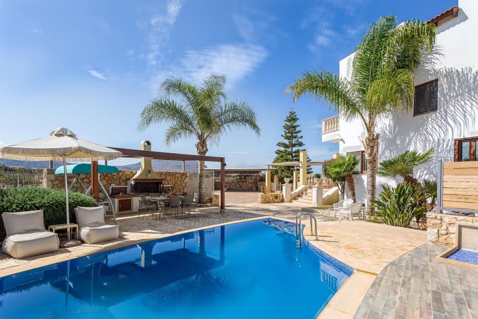 Swimming pool, sunbed