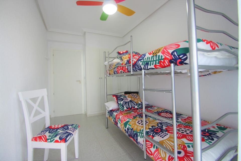 Bedroom, bunk bed