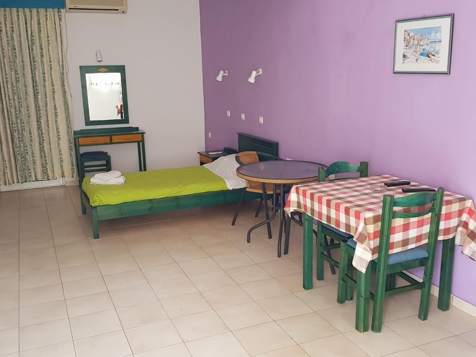 Bed, Photo of the whole room