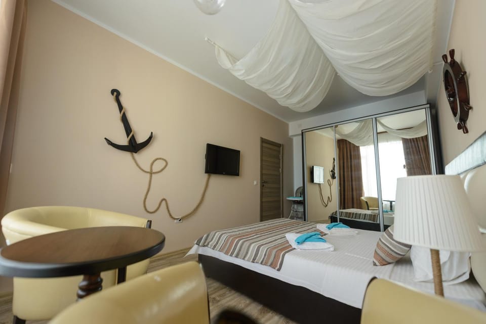 Bedroom, Sea view, cot