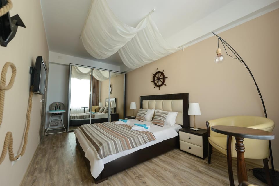Bedroom, cot