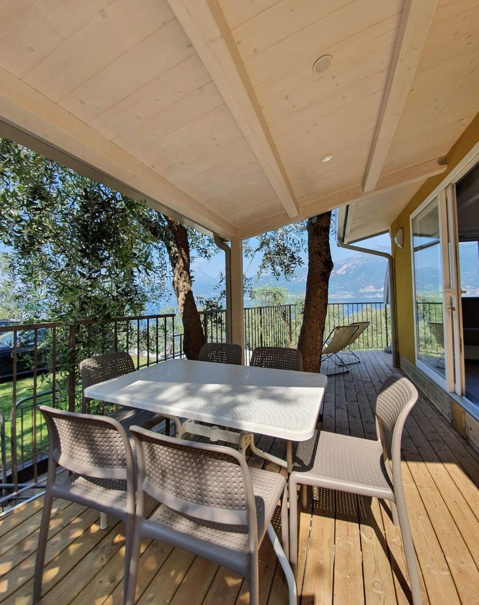 Balcony/Terrace, Lake view