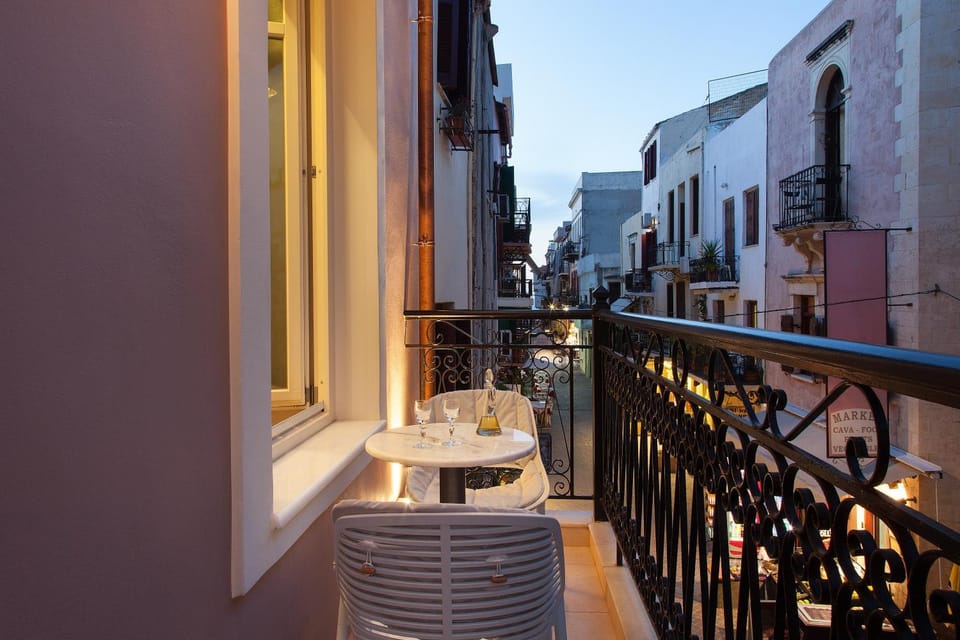 View (from property/room), Balcony/Terrace, Landmark view, Quiet street view