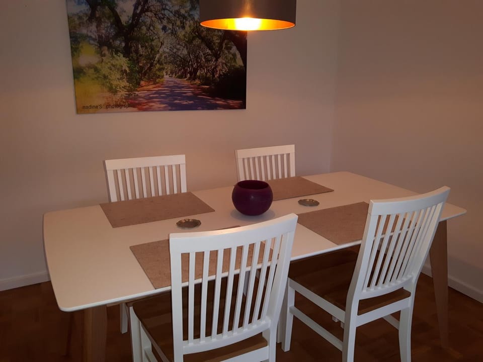 Photo of the whole room, Decorative detail