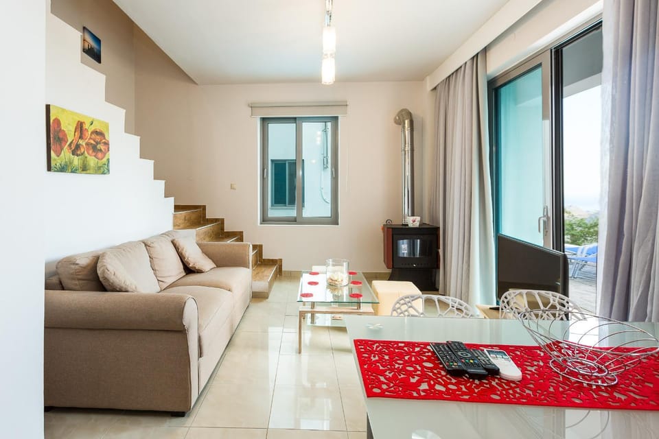 TV and multimedia, Living room, Decorative detail, Seating area, Dining area, heating