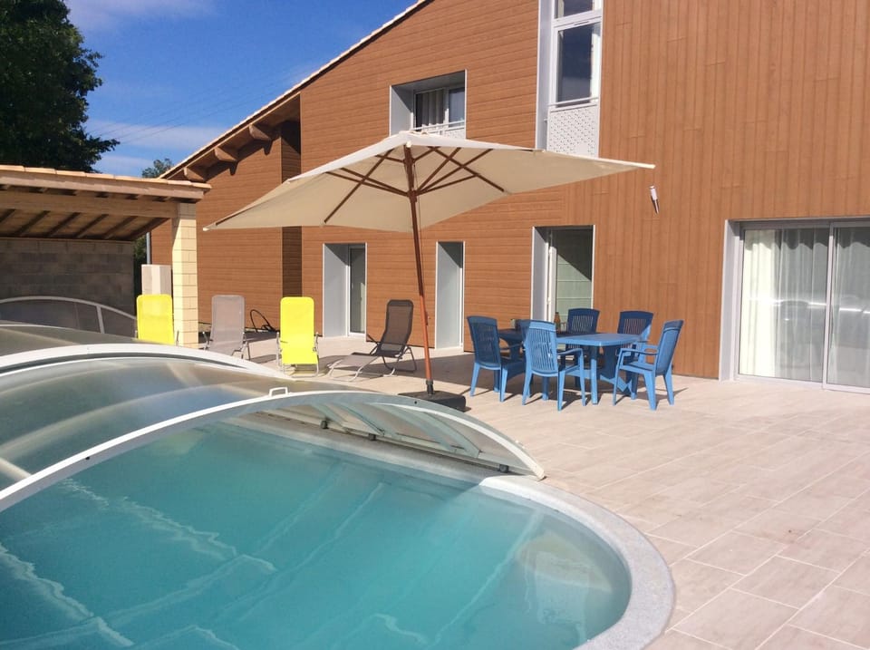 Patio, Swimming pool, Swimming pool
