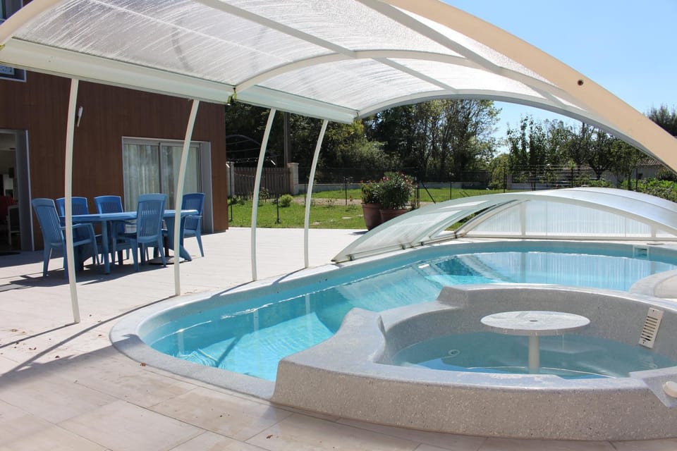 Swimming pool, Swimming pool