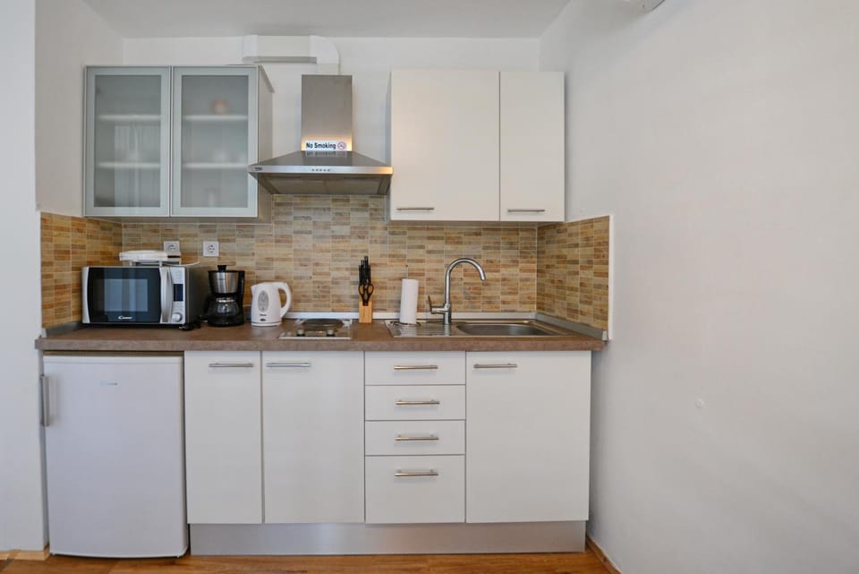 Coffee/tea facilities, Kitchen or kitchenette, Dining area