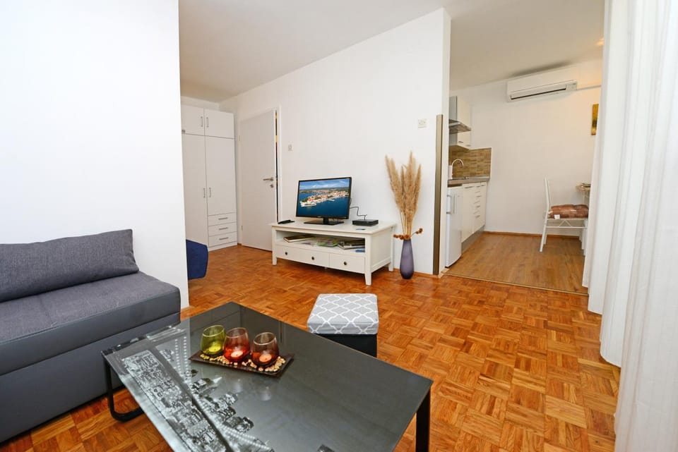TV and multimedia, Seating area