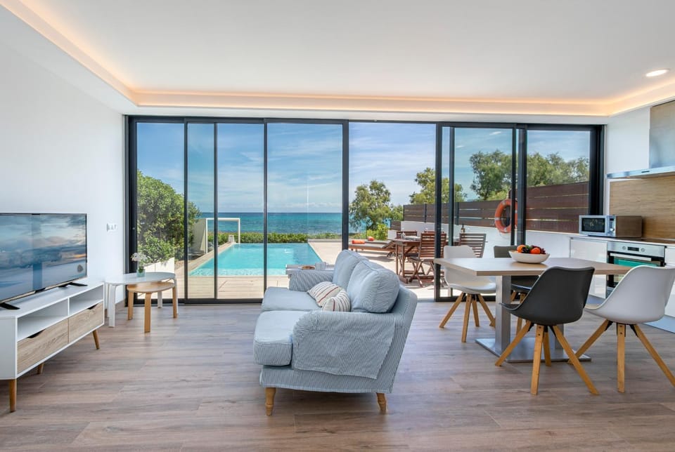 Communal lounge/ TV room, BBQ facilities, Garden, Balcony/Terrace, Beach, Swimming pool
