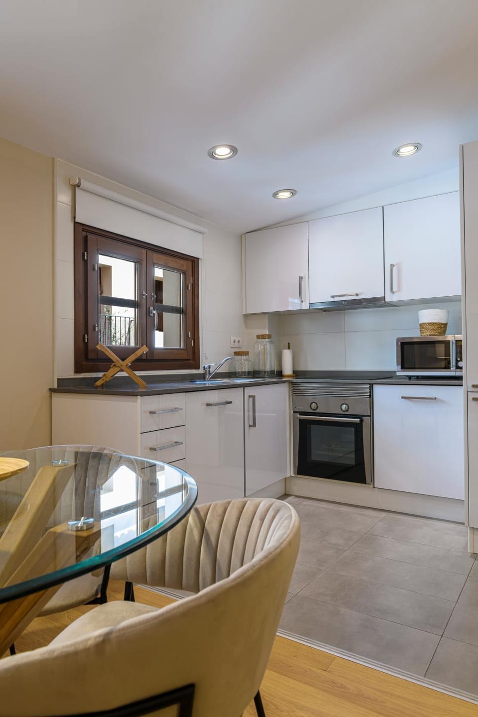 Kitchen or kitchenette, Dining area