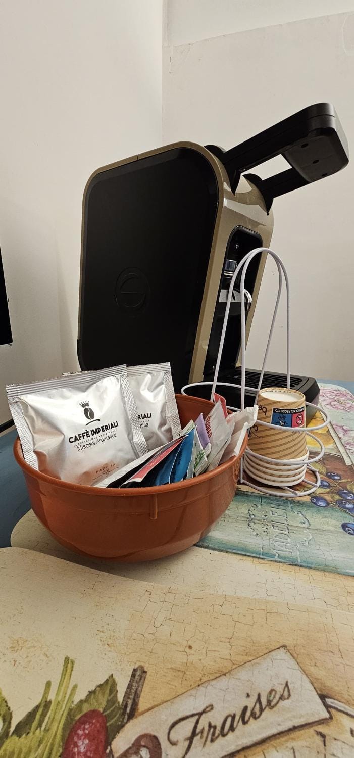 Coffee/tea facilities, Food and drinks