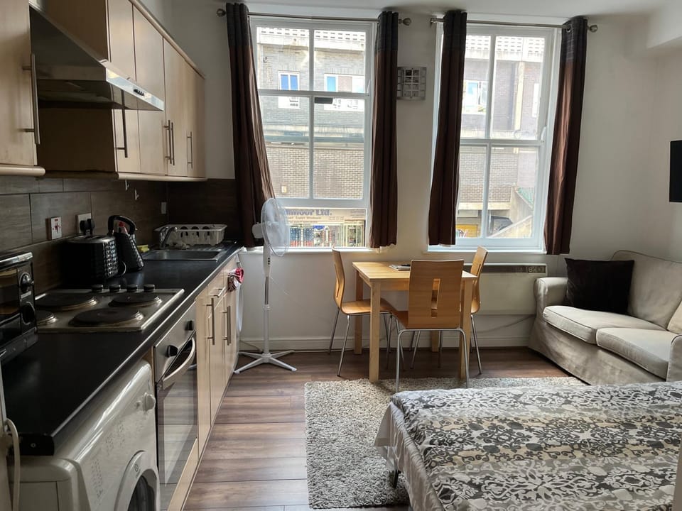 Safran House Apartment in London